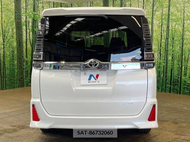 Toyota VOXY 2018-12 370501-17