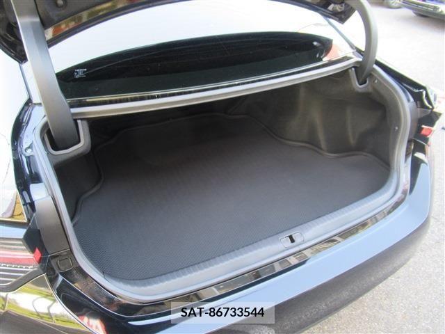 Lexus RC 2019-05 300000-12
