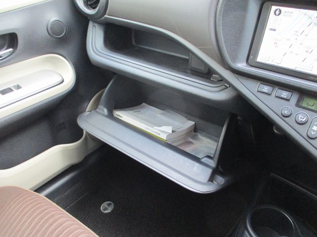 Toyota AQUA 2012-06 8017-13
