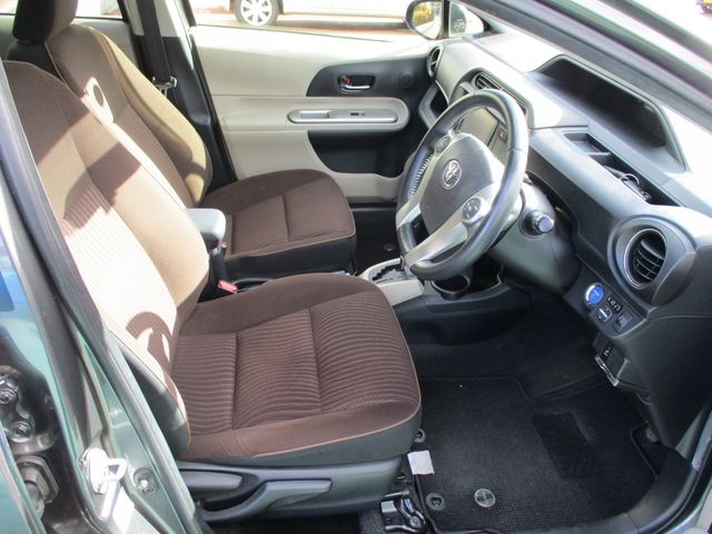 Toyota AQUA 2012-06 8017-5