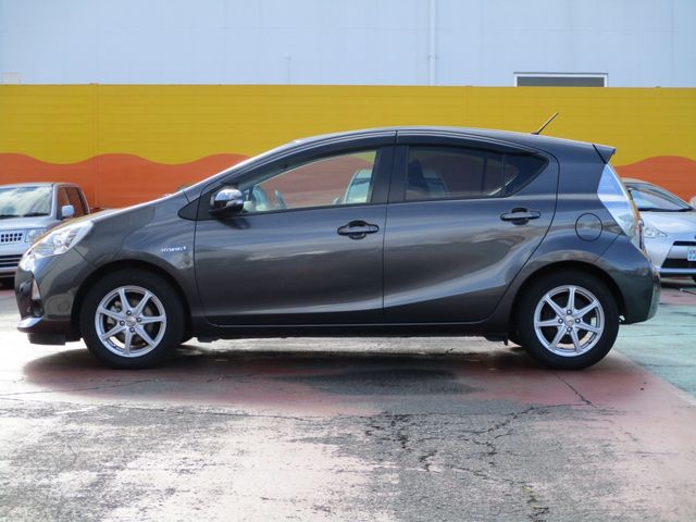 Toyota AQUA 2012-06 8017-3