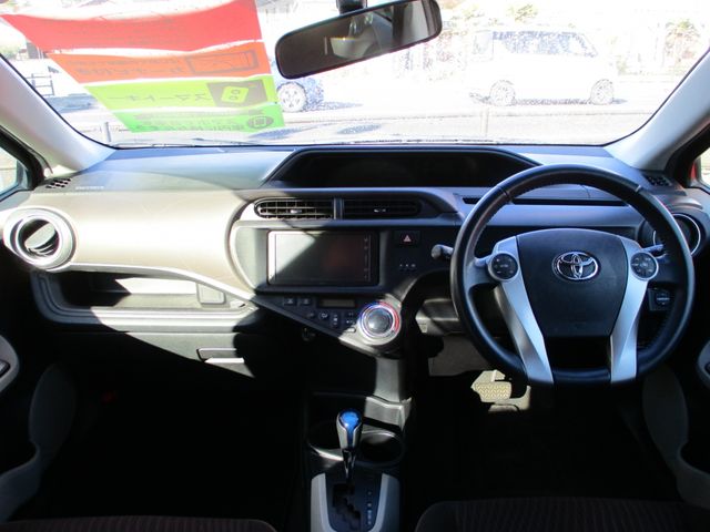 Toyota AQUA 2012-06 8017-1