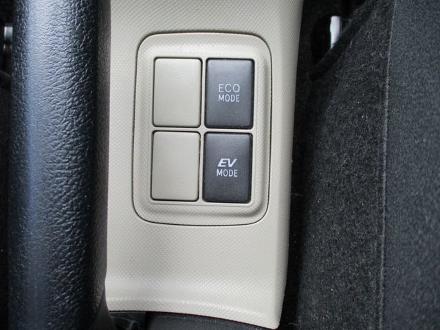 Toyota AQUA 2012-06 8017-12
