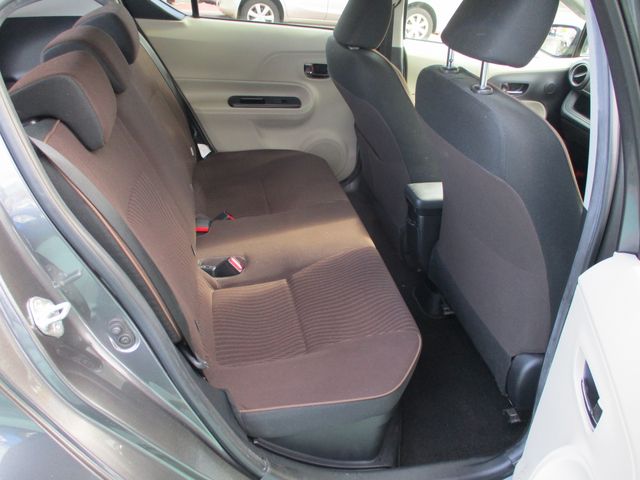 Toyota AQUA 2012-06 8017-6
