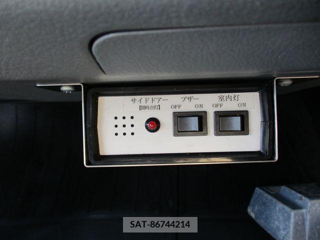 Hino DUTRO 2018-03 374682-18