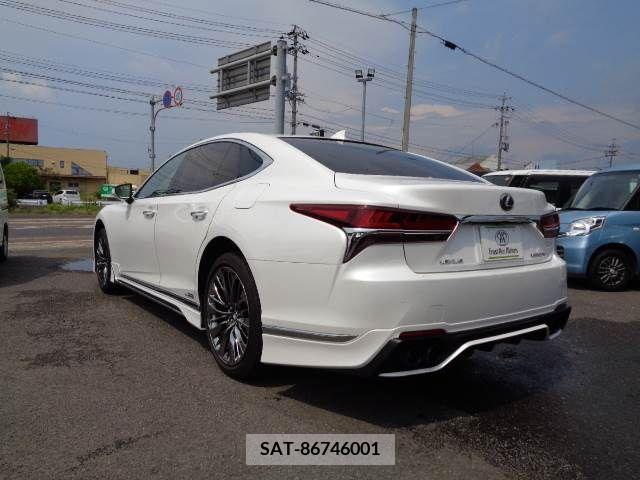 Lexus LS 2018-04 334446-15