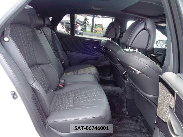 Lexus LS 2018-04 334446-11