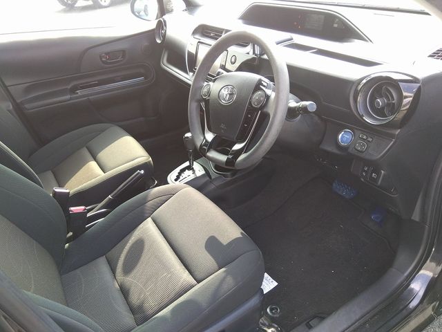 Toyota AQUA 2019-01 21049-16