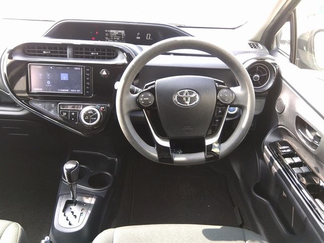 Toyota AQUA 2019-01 21049-3