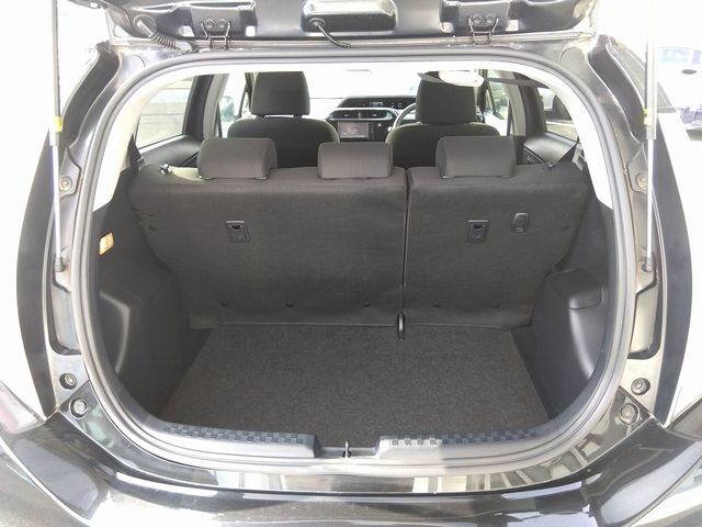 Toyota AQUA 2019-01 21049-19