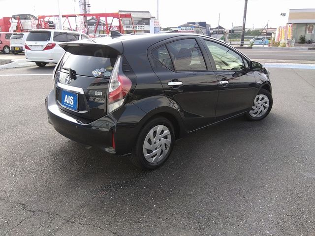 Toyota AQUA 2019-01 21049-1