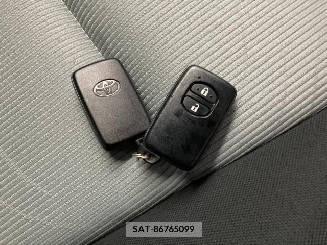 Toyota AQUA 2014-04 251348-7