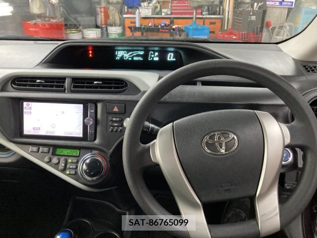 Toyota AQUA 2014-04 251348-3
