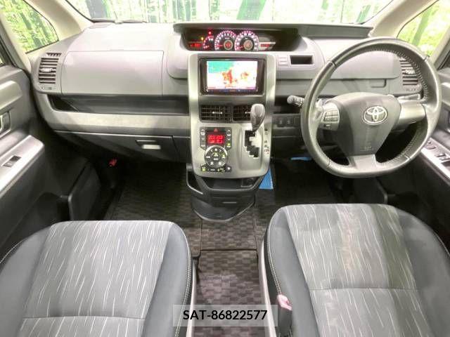 Toyota VOXY 2014-01 321358-1