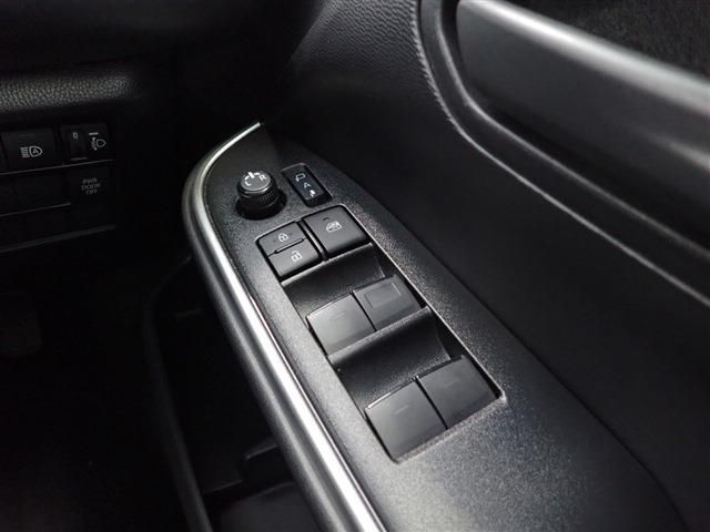 Toyota NOAH 2022-03 28051-23
