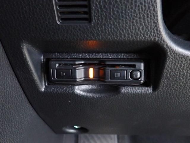 Toyota NOAH 2022-03 28051-14