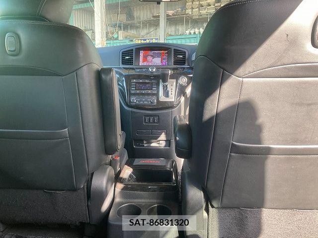 Nissan ELGRAND 2013-07 200605-9