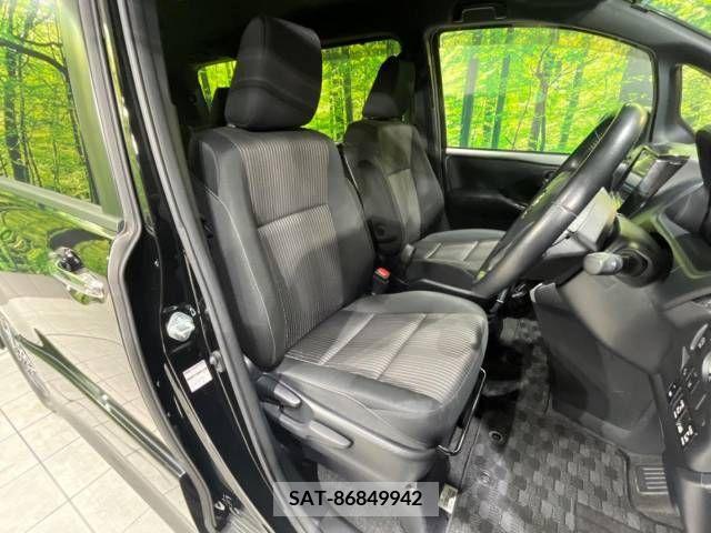 Toyota VOXY 2018-08 213086-8