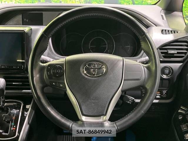 Toyota VOXY 2018-08 213086-12
