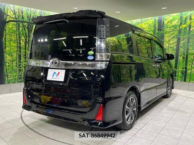 Toyota VOXY 2018-08 213086-18