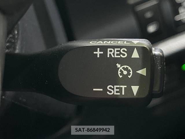 Toyota VOXY 2018-08 213086-7