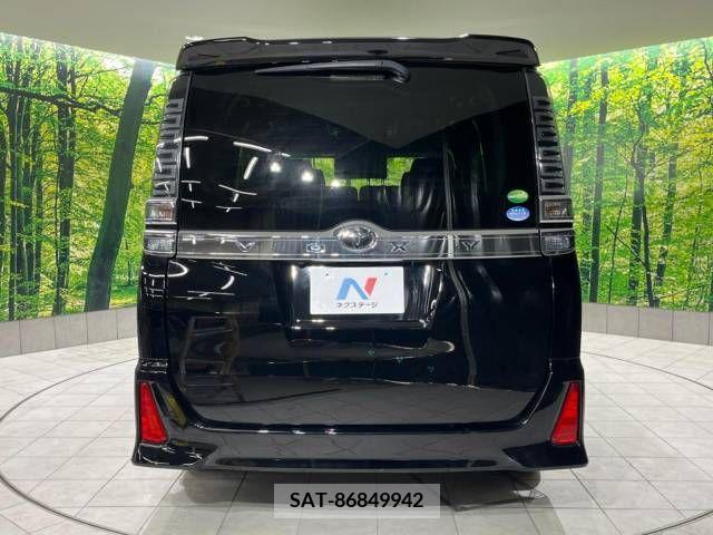 Toyota VOXY 2018-08 213086-16