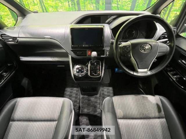 Toyota VOXY 2018-08 213086-1