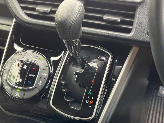 Toyota VOXY 2018-10 15851-18