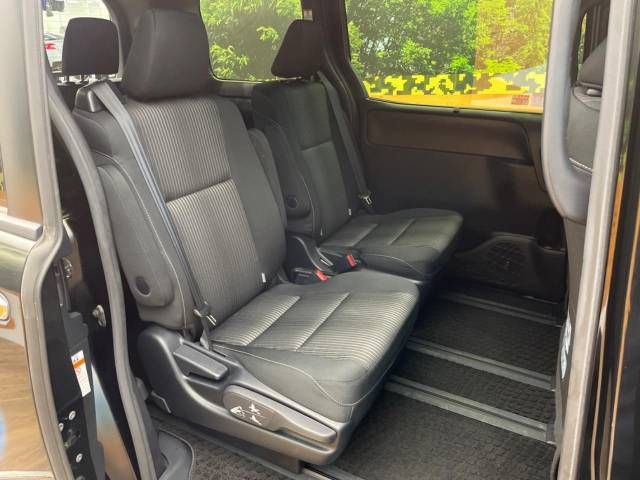 Toyota VOXY 2018-10 15851-9