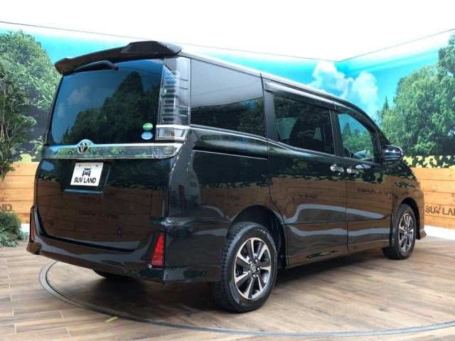 Toyota VOXY 2018-10 15851-15