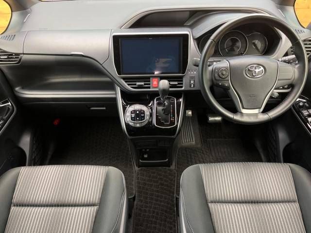 Toyota VOXY 2018-10 15851-1