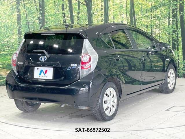 Toyota AQUA 2012-02 356323-17