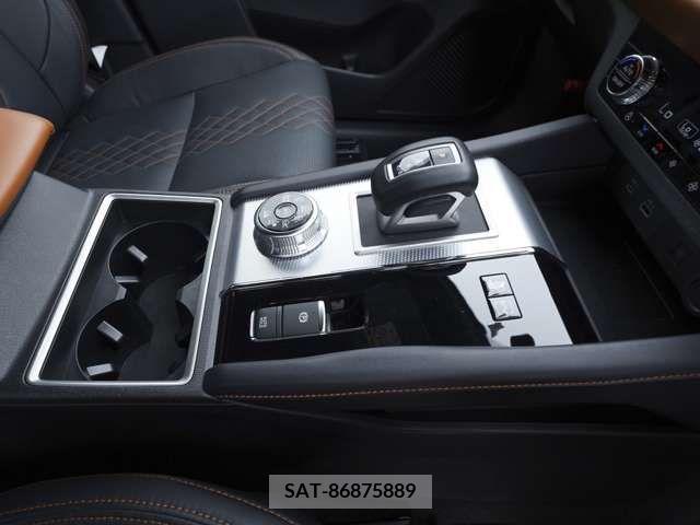 Mitsubishi OUTLANDER PHEV 2023-03 281143-14