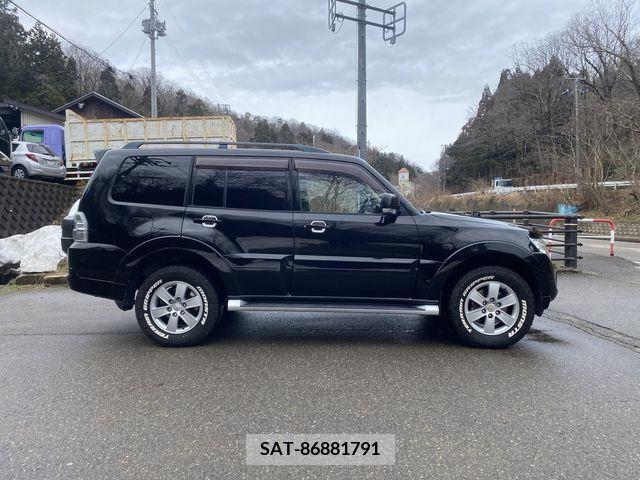 Mitsubishi PAJERO 2013-12 281142-6