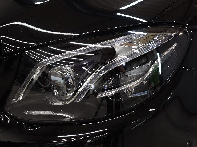 Mercedes Benz E-CLASS 2018-11 193086-18