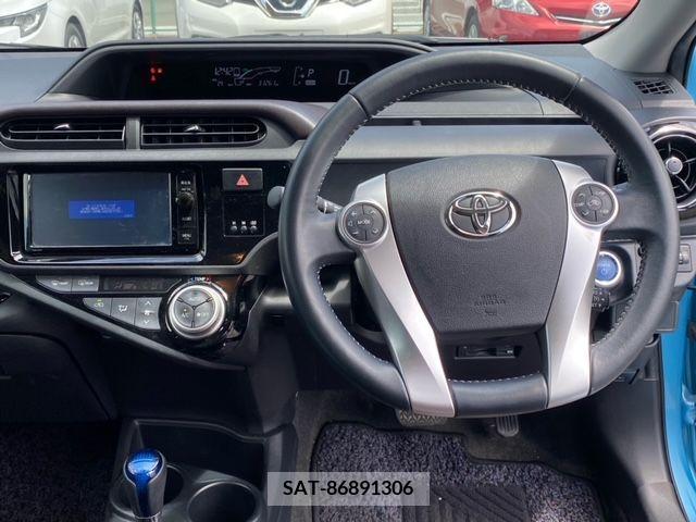 Toyota AQUA 2015-08 345930-1