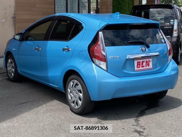 Toyota AQUA 2015-08 345930-8