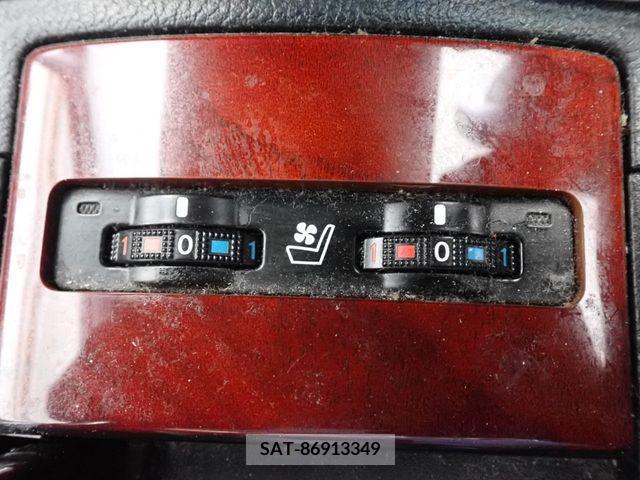 Lexus HS 2009-07 275430-17