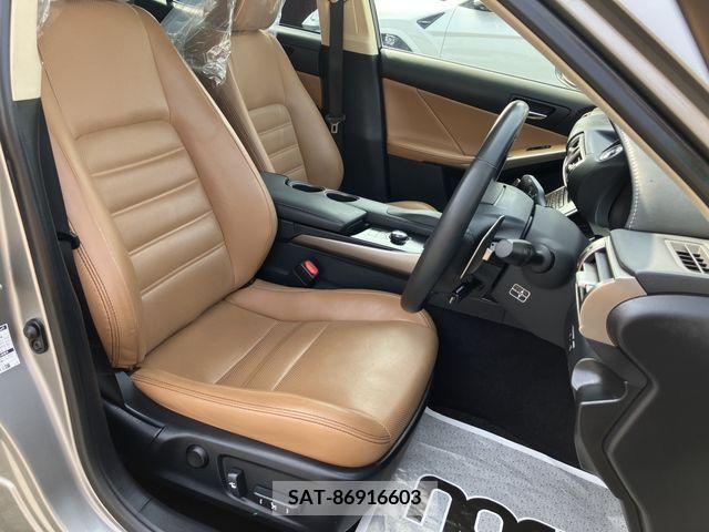 Lexus IS 2014-05 297924-10
