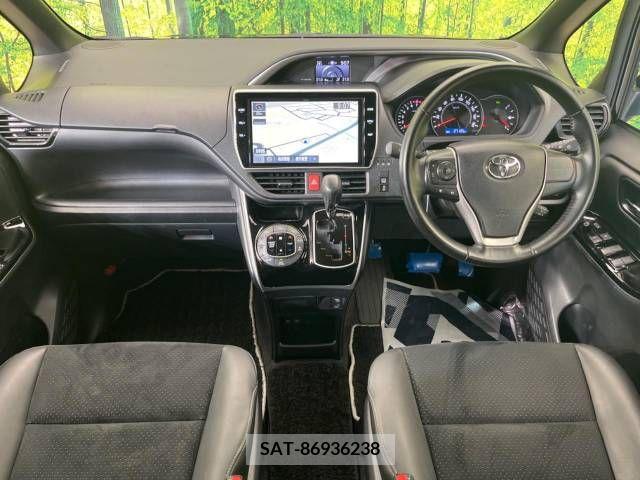 Toyota VOXY 2020-10 337990-1