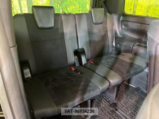 Toyota VOXY 2020-10 337990-10