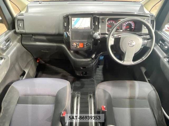 Nissan SERENA 2010-05 284317-1
