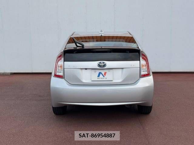 Toyota PRIUS 2012-06 393438-17