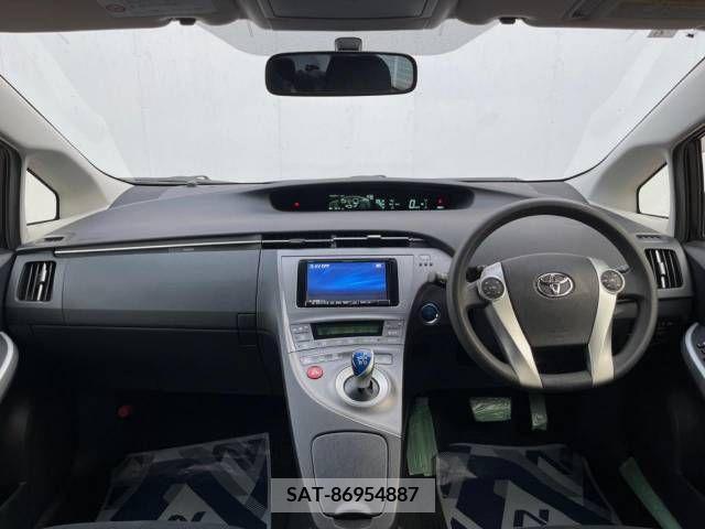 Toyota PRIUS 2012-06 393438-1