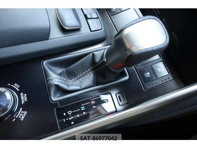 Lexus IS 2013-12 334317-11