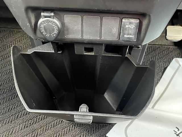 Toyota ROOMY 2017-03 28446-28