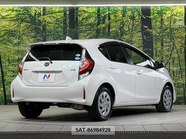 Toyota AQUA 2017-06 260456-17