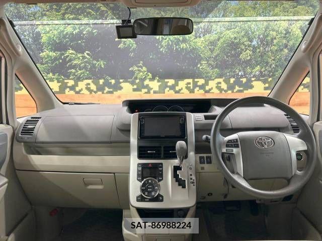 Toyota NOAH 2010-05 392830-1