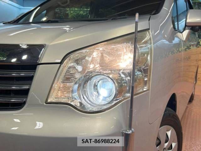 Toyota NOAH 2010-05 392830-13