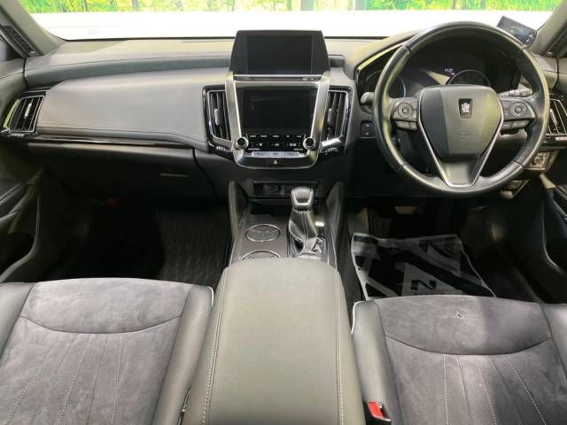 Toyota CROWN SEDAN 2018-06 194790-1